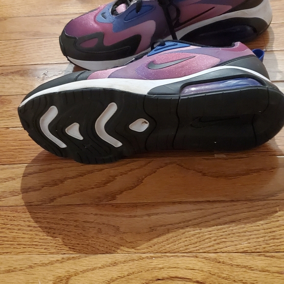 Nikes - Picture 2 of 2